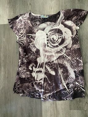 Women's Black & White Floral V-Neck Tee